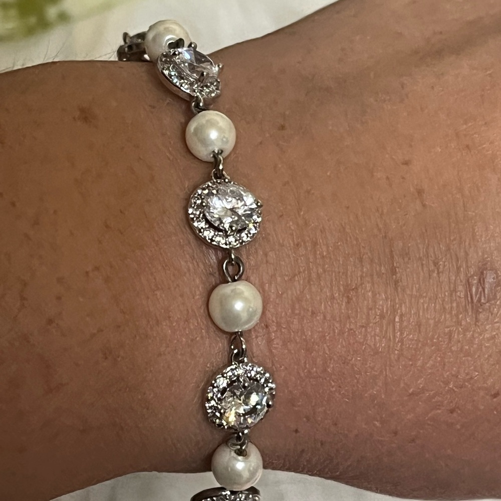 Sparkling Pearl Bracelet